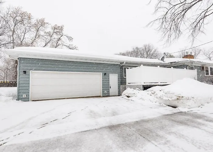 New Remodeled Townhome Close To Downtown * Fargo