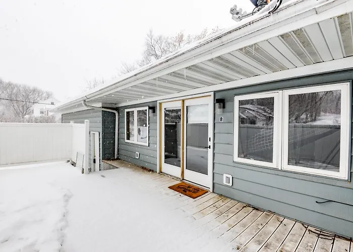Holiday home New Remodeled Townhome Close To Downtown Fargo