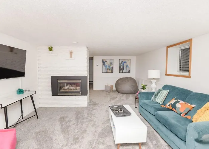 New Remodeled Townhome Close To Downtown * Fargo