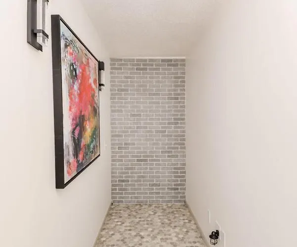 Holiday home New Remodeled Townhome Close To Downtown