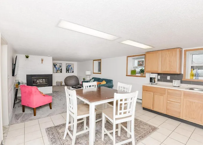 New Remodeled Townhome Close To Downtown Holiday home