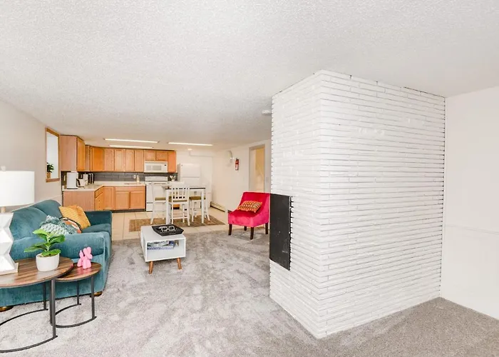 Holiday home New Remodeled Townhome Close To Downtown