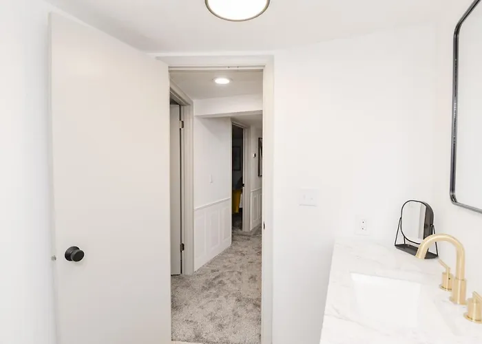 Holiday home New Remodeled Townhome Close To Downtown