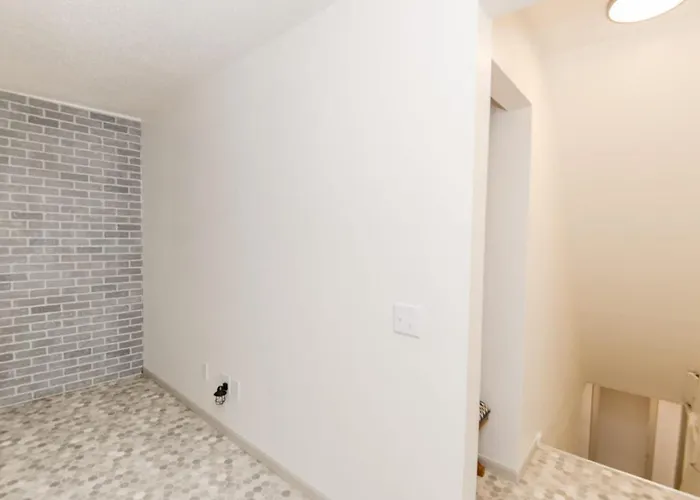 New Remodeled Townhome Close To Downtown Holiday home