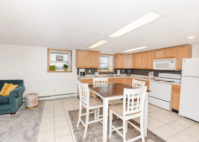 New Remodeled Townhome Close To Downtown Holiday home